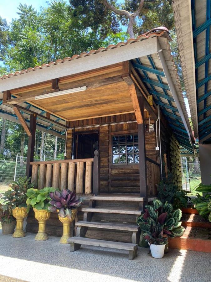 Homestay Dusun Ana Balun スリム・リバー エクステリア 写真